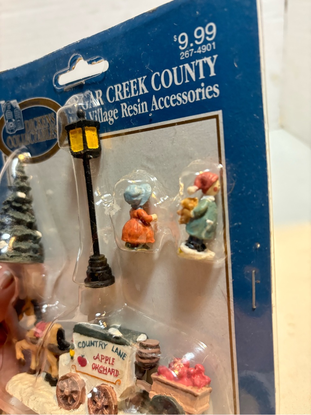 Dickens Collectibles Sugar Creek County miniature resin horse-drawn wagon apples - Picture 3 of 6